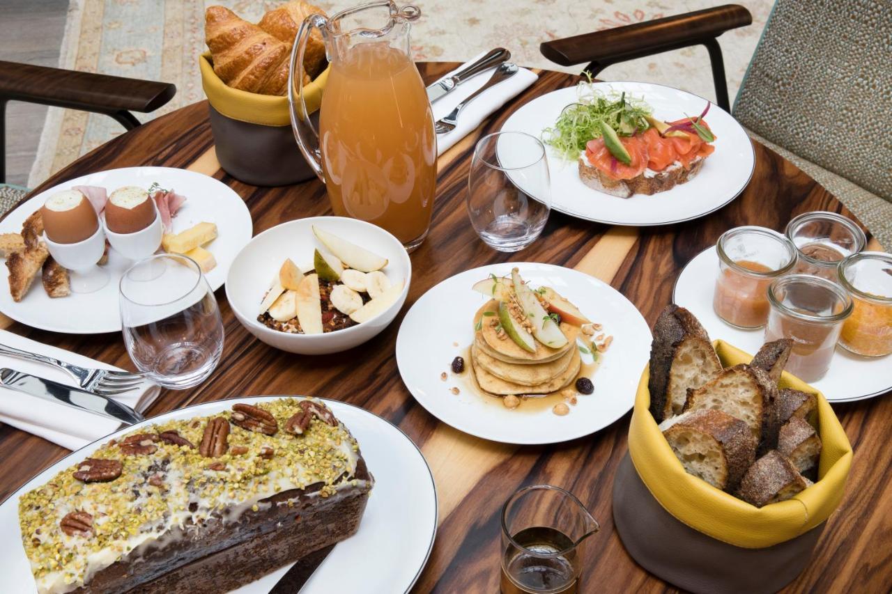 Maison Breguet Париж Екстериор снимка A selection of dishes at the restaurant