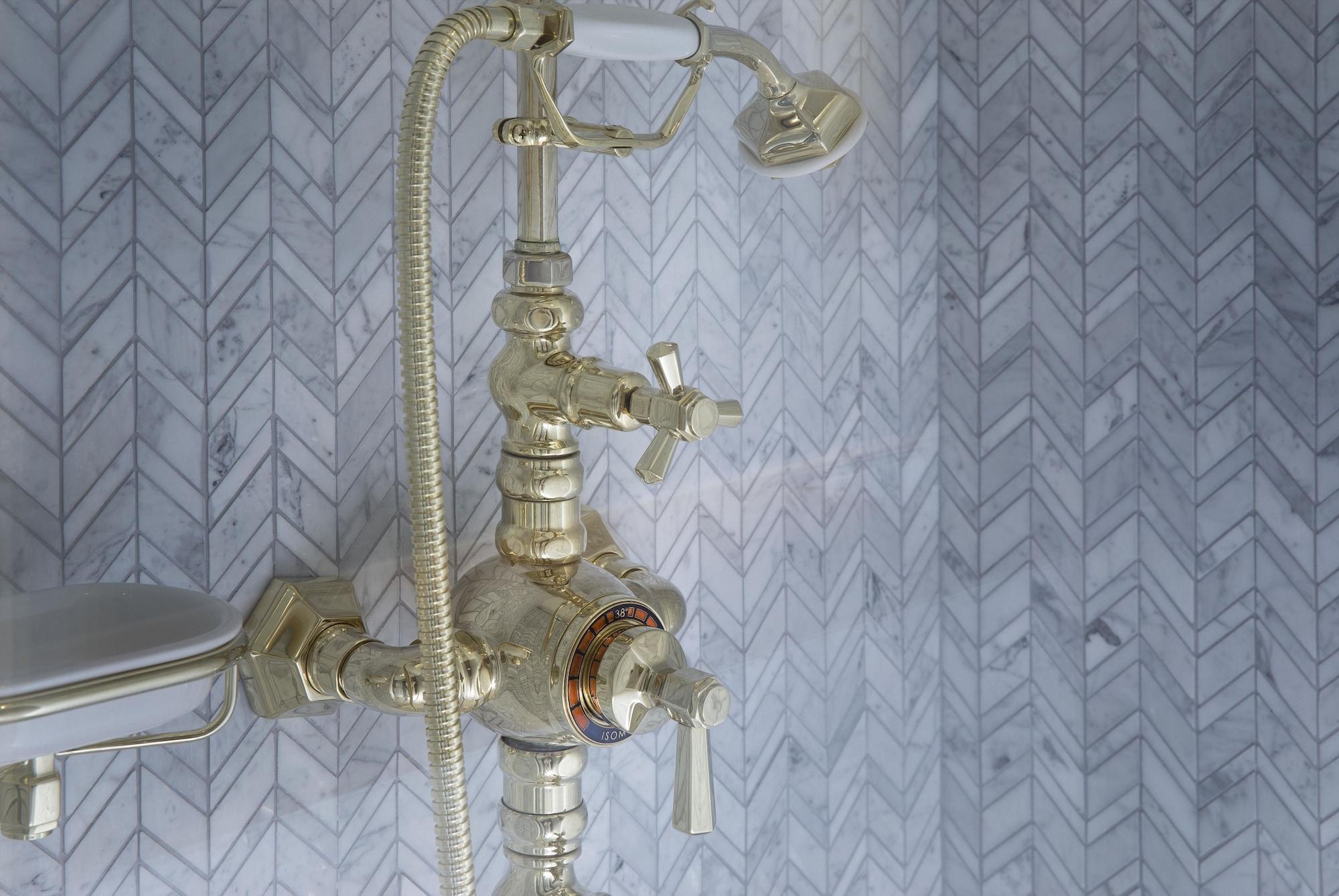 Maison Breguet Париж Екстериор снимка A shower faucet