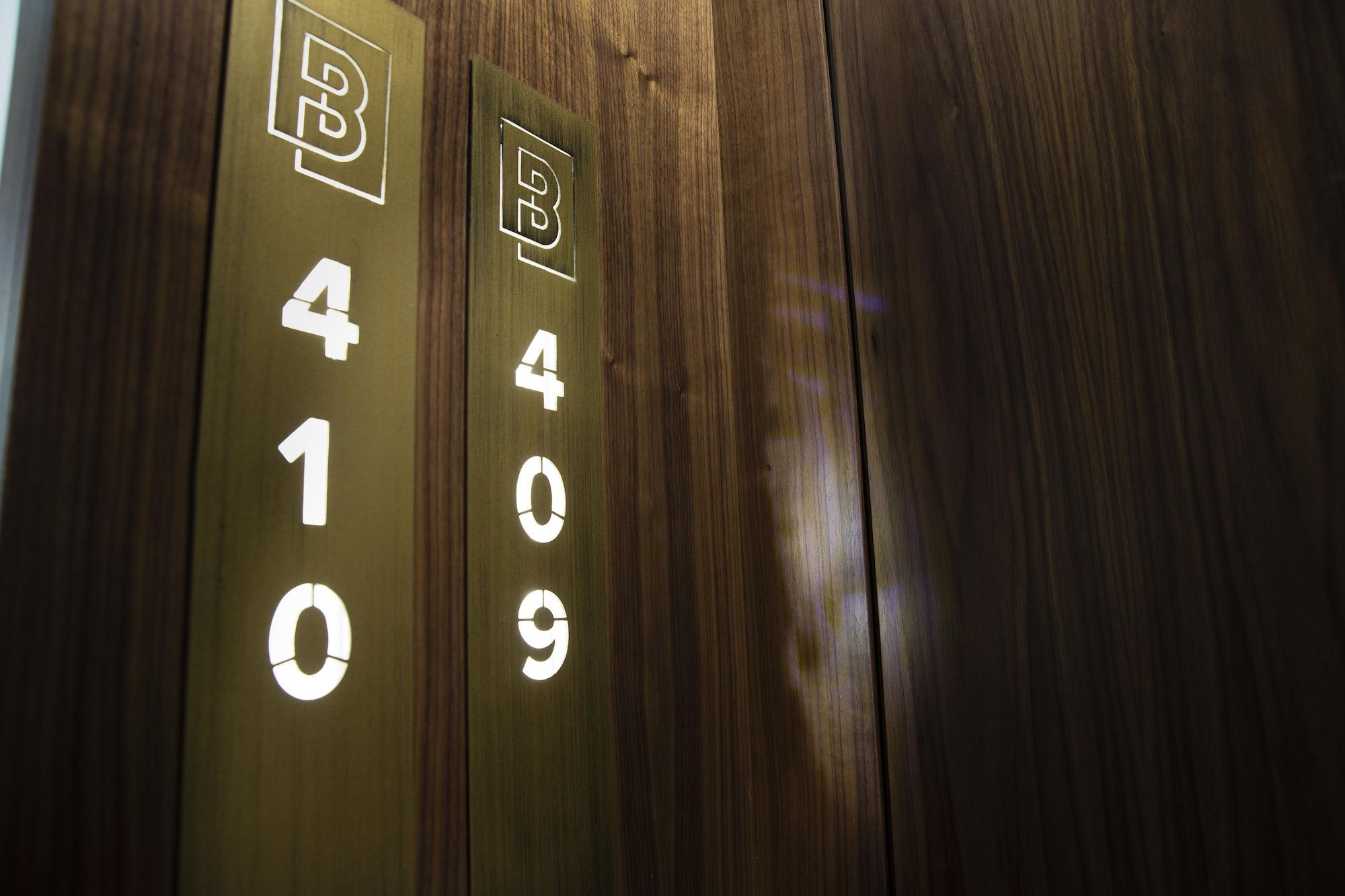 Maison Breguet Париж Екстериор снимка Elevator buttons
