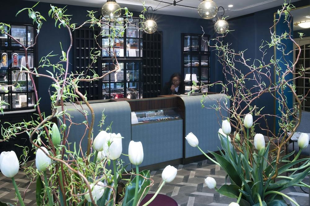 Maison Breguet Париж Екстериор снимка Reception desk at the library